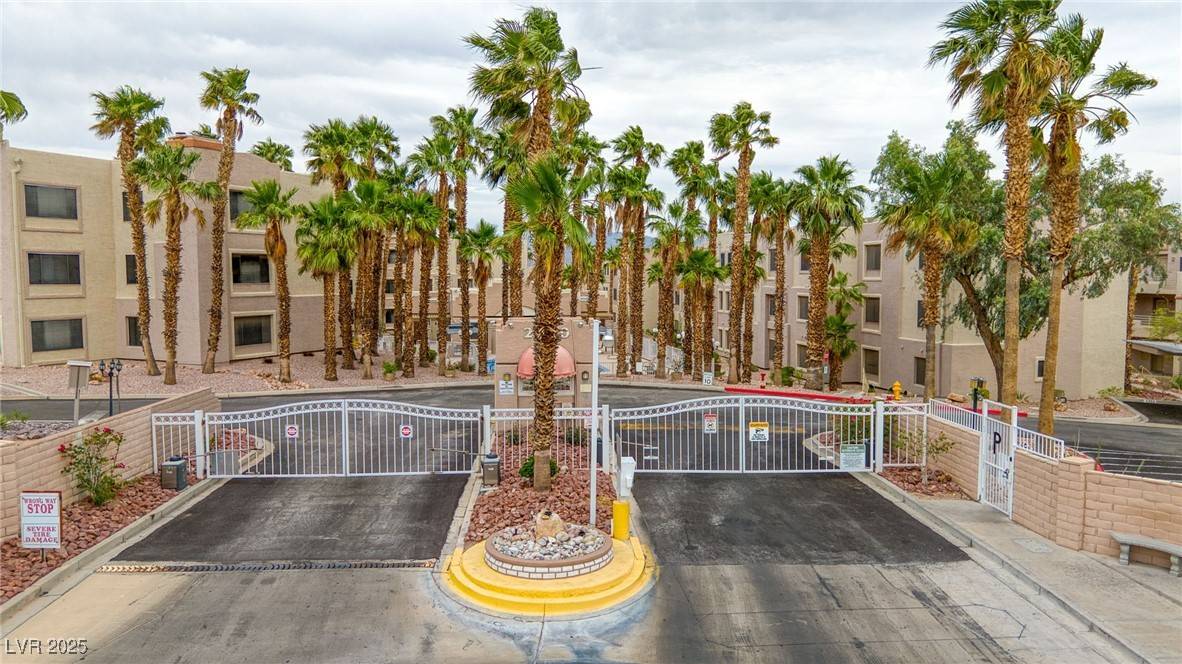 Laughlin, NV 89029,2040 Mesquite LN #203
