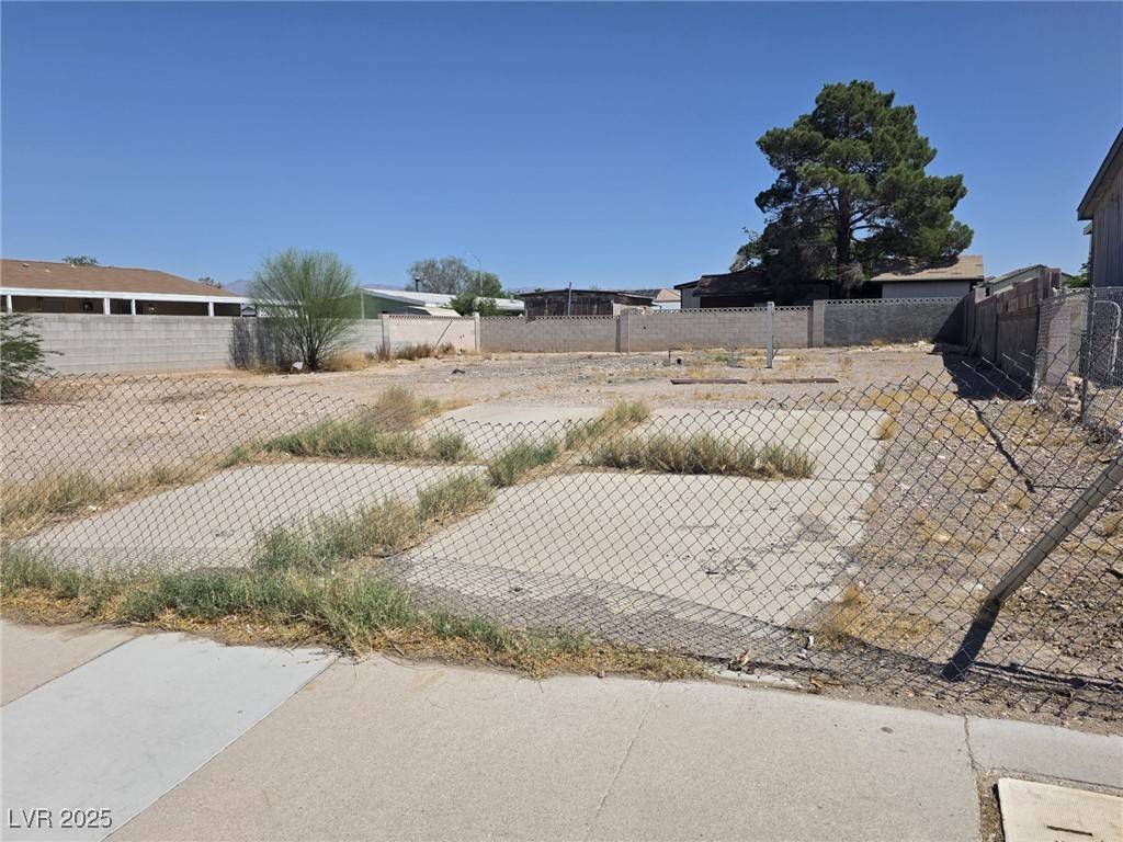 Las Vegas, NV 89156,6106 Castlemont AVE