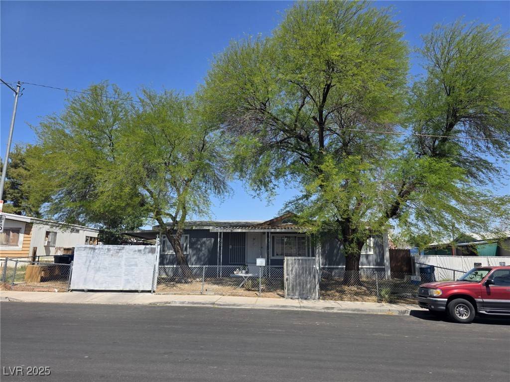 Las Vegas, NV 89121,4794 Saguaro WAY