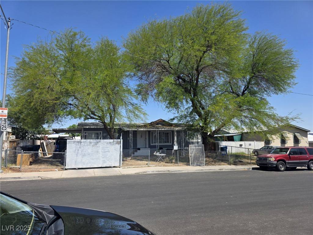 Las Vegas, NV 89121,4794 Saguaro WAY