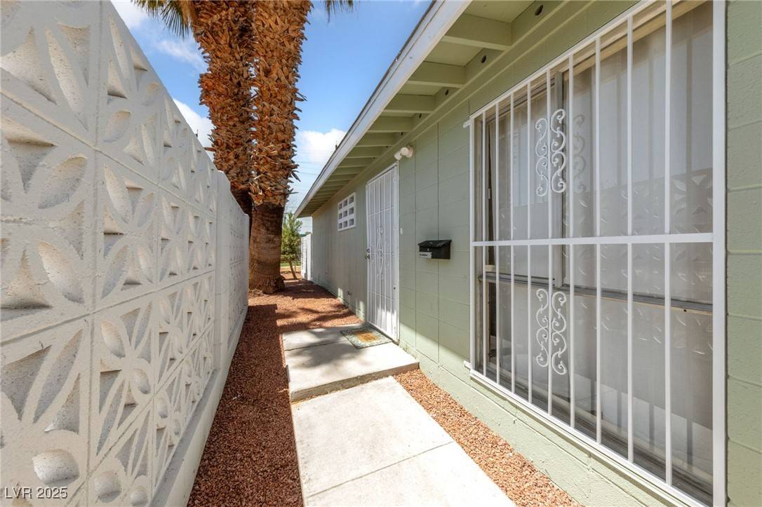 Las Vegas, NV 89169,1828 Golden Arrow DR