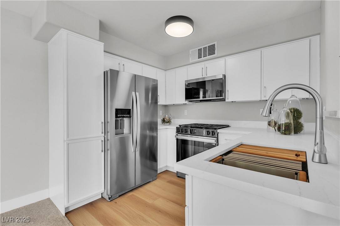 Las Vegas, NV 89122,5710 E Tropicana AVE #2152