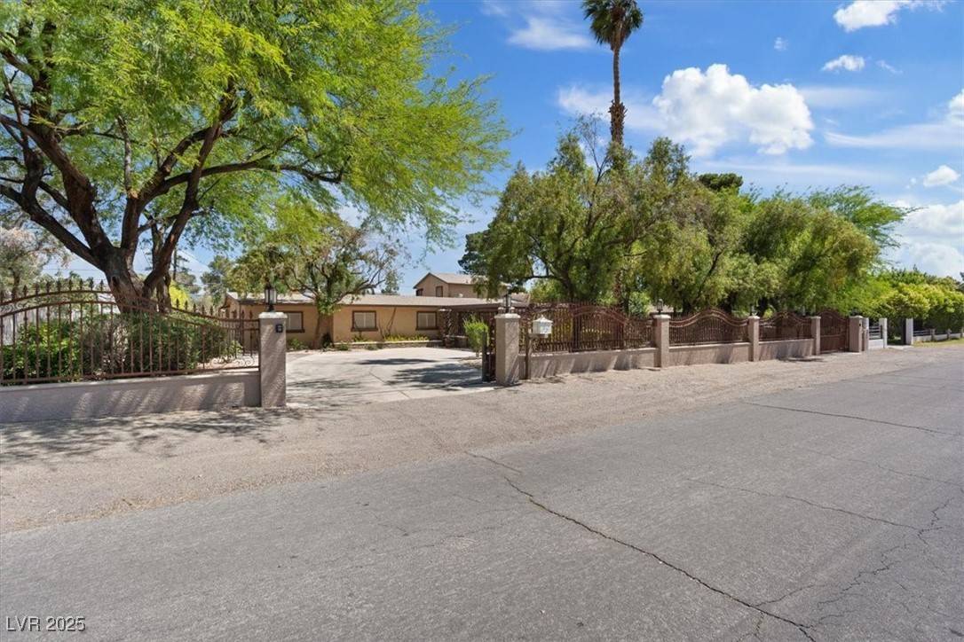 Las Vegas, NV 89108,5854 Sheila AVE