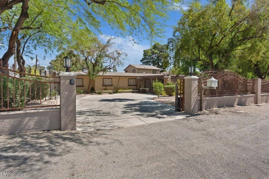Las Vegas, NV 89108,5854 Sheila AVE