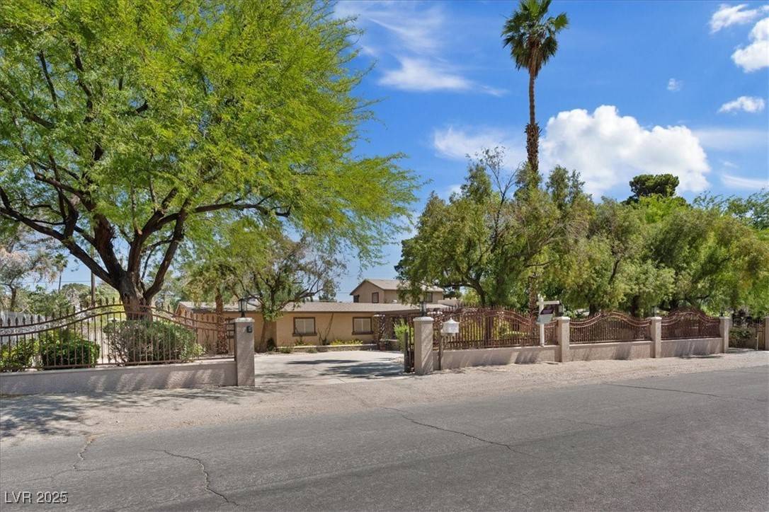 Las Vegas, NV 89108,5854 Sheila AVE