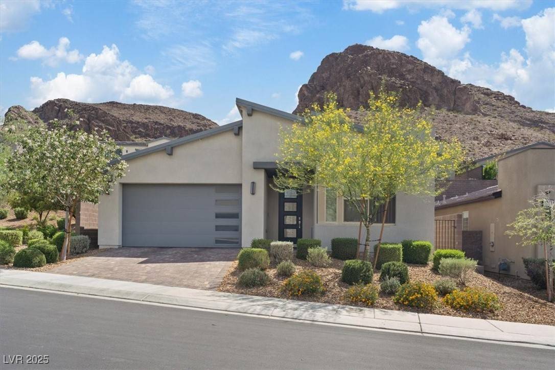 Henderson, NV 89052,1957 Regal Bluff DR
