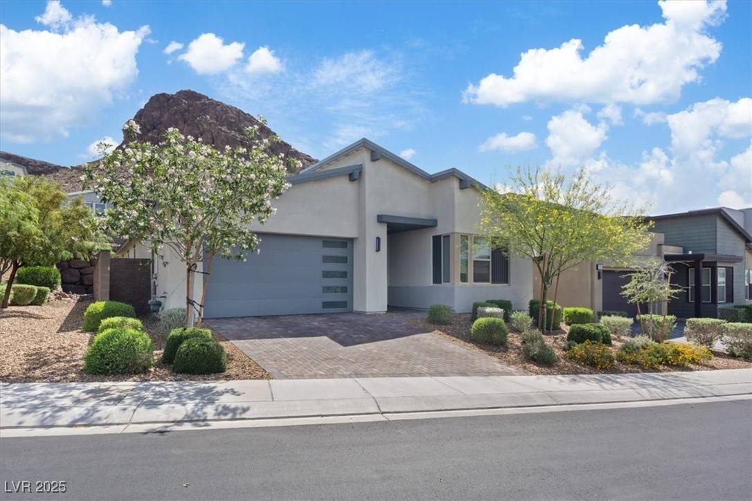 Henderson, NV 89052,1957 Regal Bluff DR