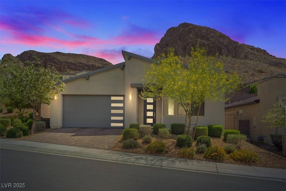 Henderson, NV 89052,1957 Regal Bluff DR