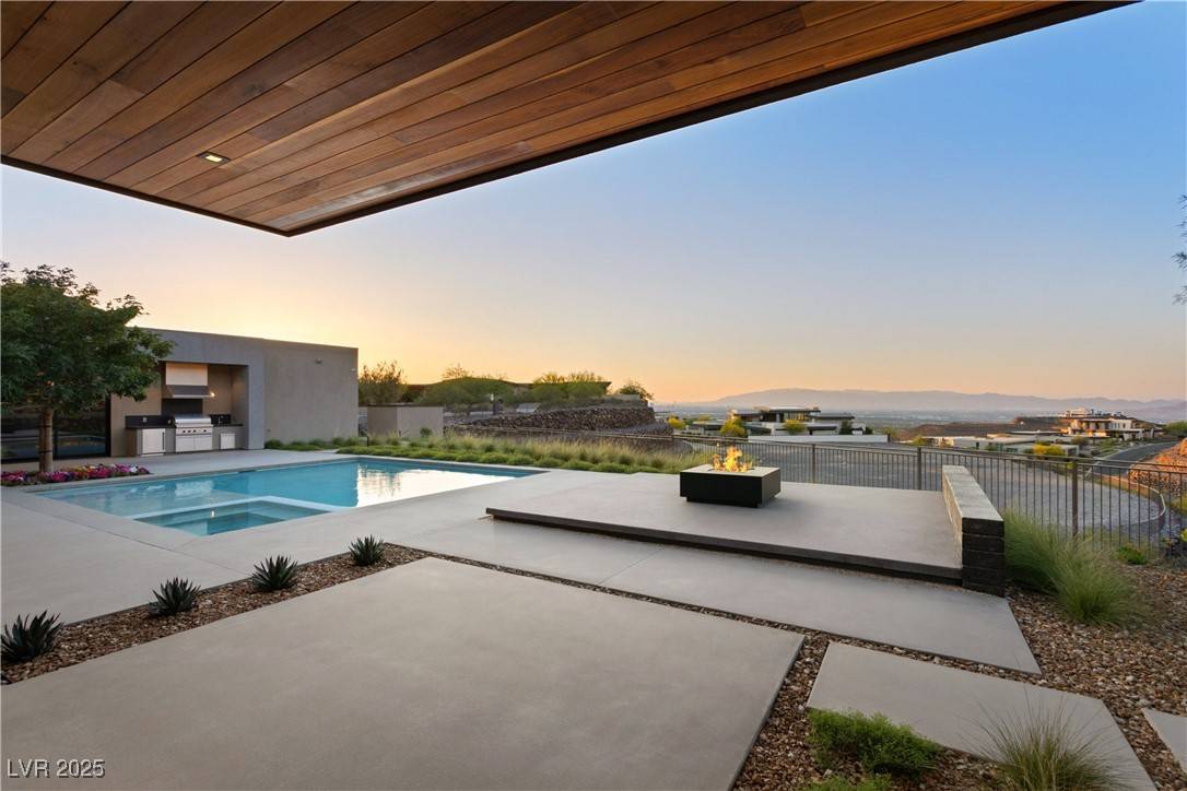Henderson, NV 89012,6 Rockmount CT