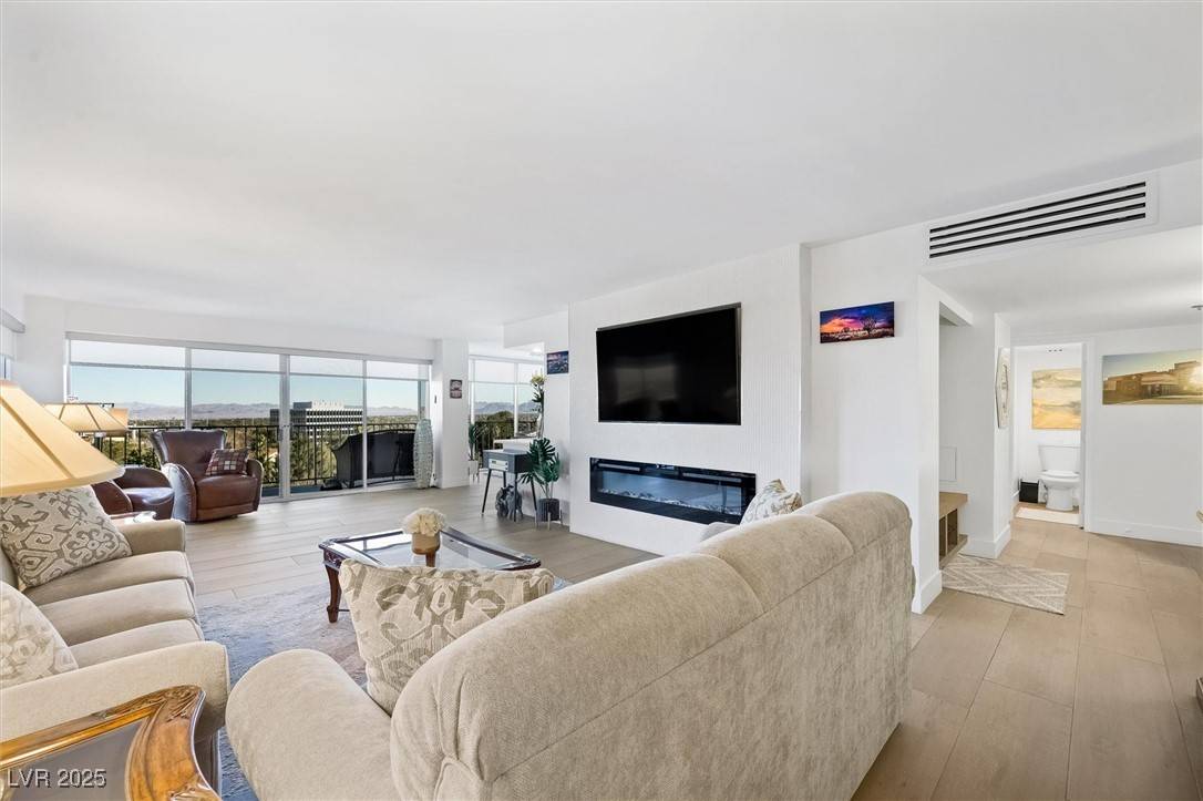 Las Vegas, NV 89109,3111 Bel Air DR #7F