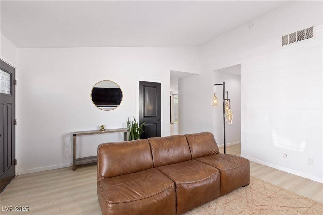 Las Vegas, NV 89108,6017 Montecito WAY