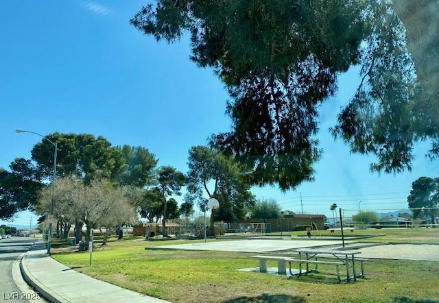 Las Vegas, NV 89142,5556 Everglade ST