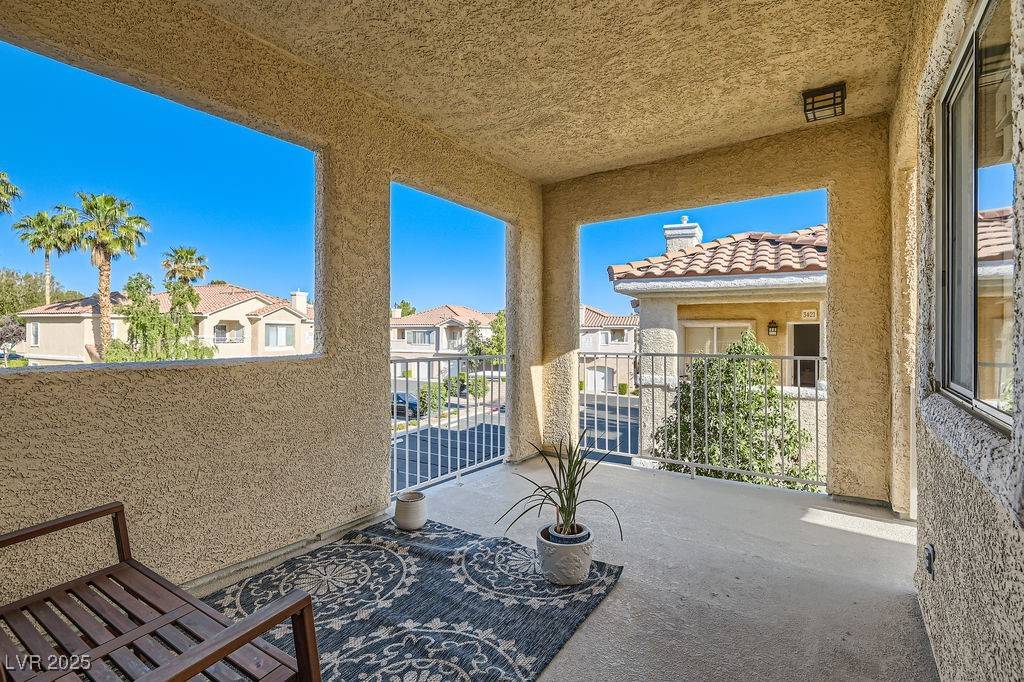 Henderson, NV 89012,251 S Green Valley Pkwy #2821