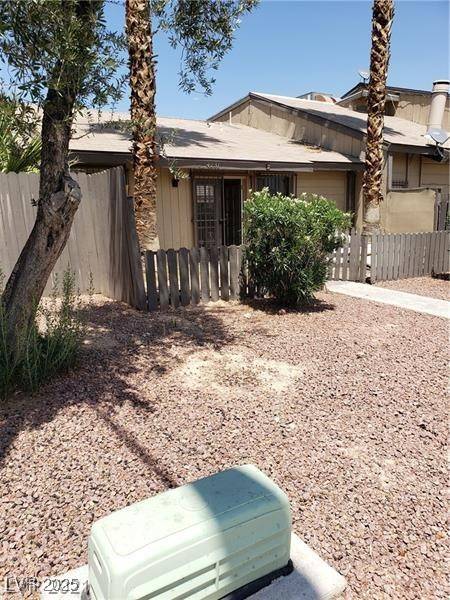 Las Vegas, NV 89121,4231 White Sands AVE