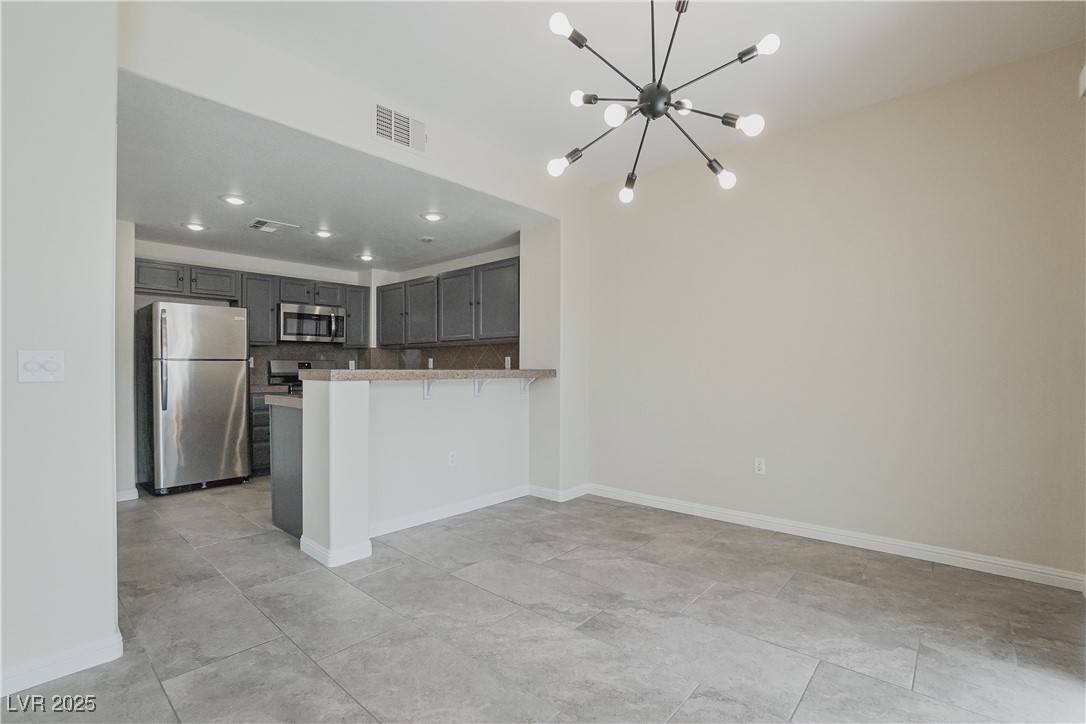 Las Vegas, NV 89144,10700 Amber Ridge DR #206