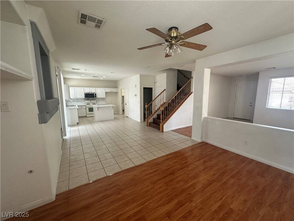 Las Vegas, NV 89117,8215 Shell Beach CT