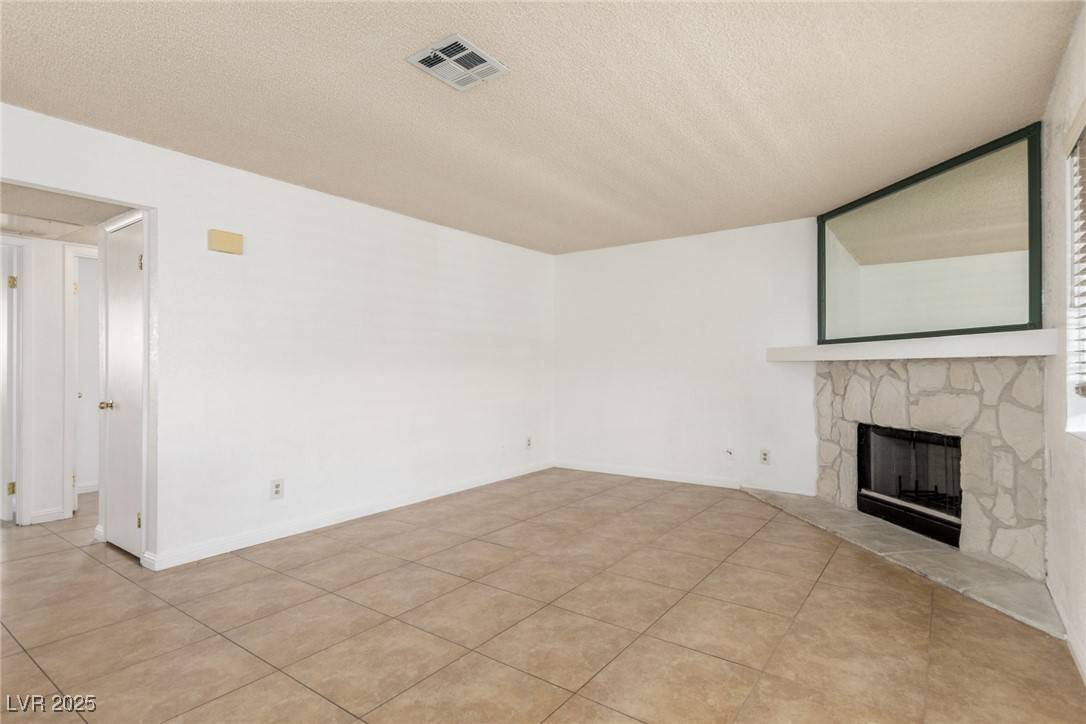 Las Vegas, NV 89128,1017 Falconhead LN #101