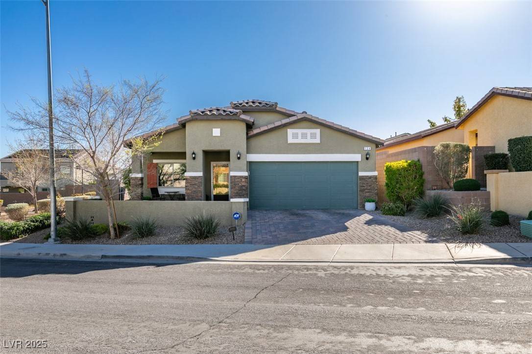Henderson, NV 89012,124 Strone ST