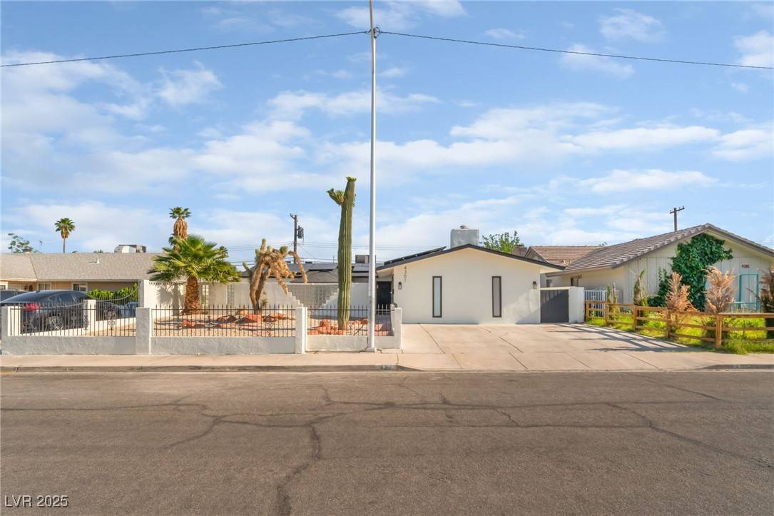 Las Vegas, NV 89107,4301 Fortune AVE