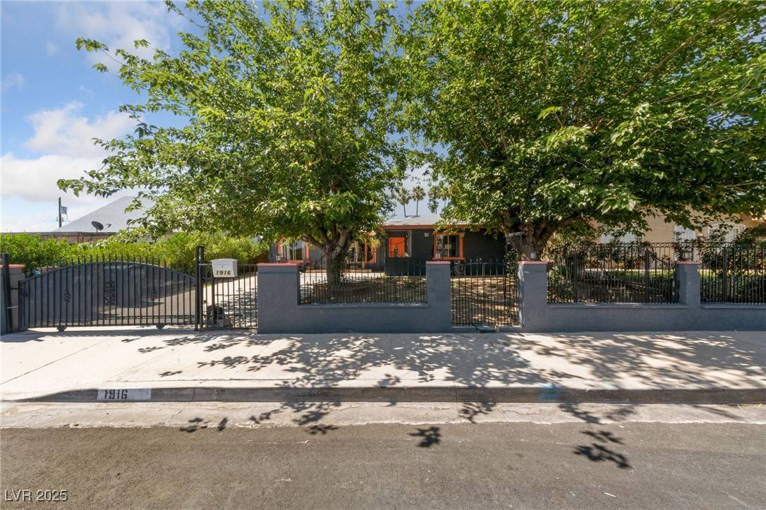 Las Vegas, NV 89104,1916 Canosa AVE