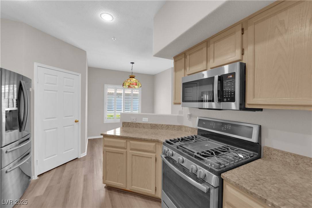 Las Vegas, NV 89120,6480 Annie Oakley DR #112