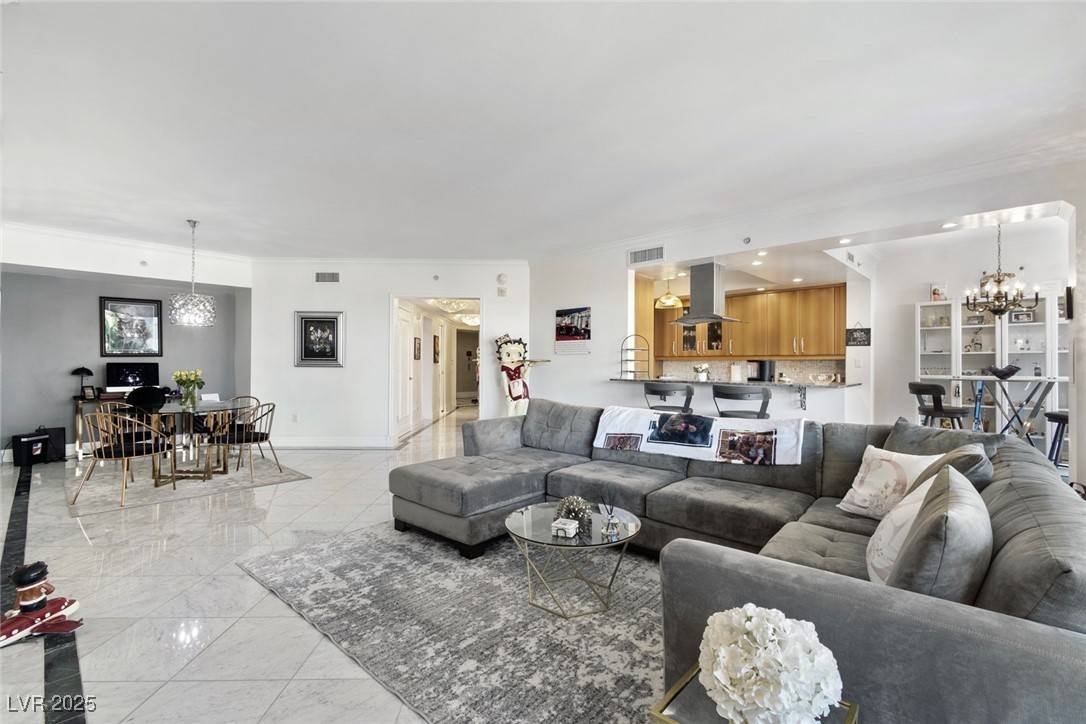 Las Vegas, NV 89109,2857 Paradise RD #404
