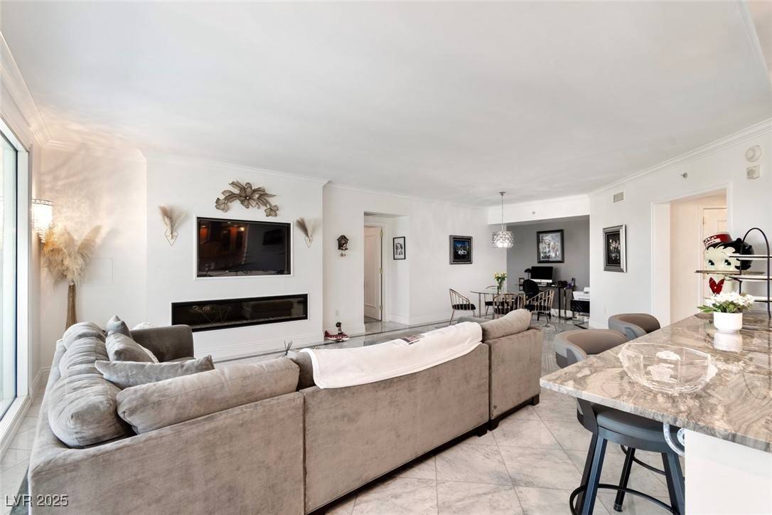 Las Vegas, NV 89109,2857 Paradise RD #404
