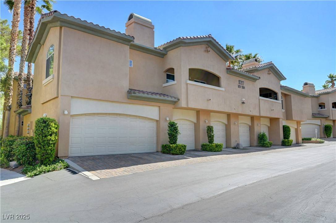 Las Vegas, NV 89128,8717 Red Brook DR #201