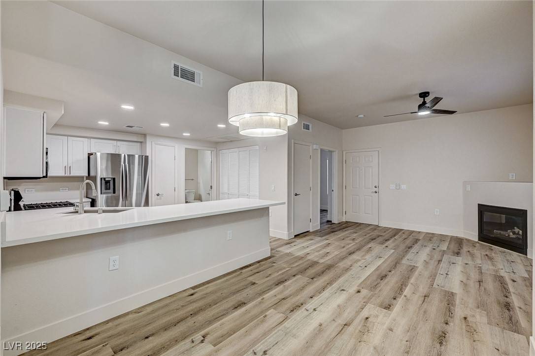 Las Vegas, NV 89122,3400 Cabana DR #1048