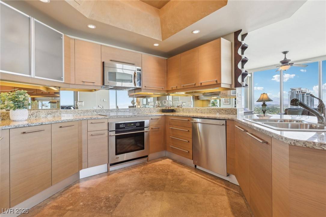 Las Vegas, NV 89109,222 Karen AVE #3208