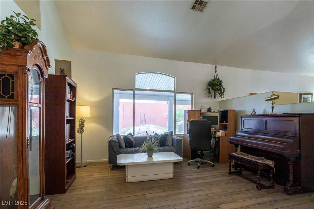 Las Vegas, NV 89110,6242 Halehaven DR