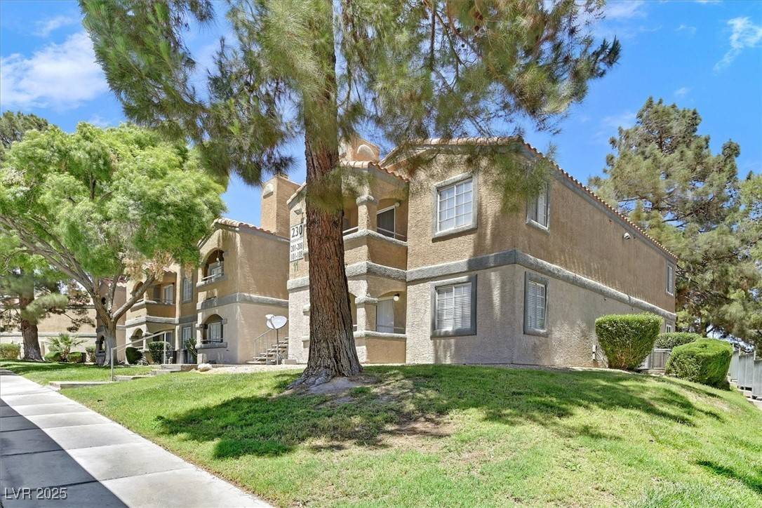 Las Vegas, NV 89107,230 Mission Newport LN #104