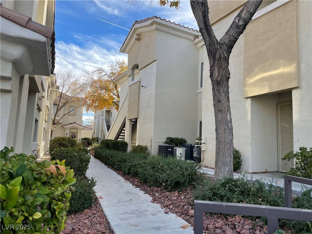 Las Vegas, NV 89144,1420 Red Crest LN #104