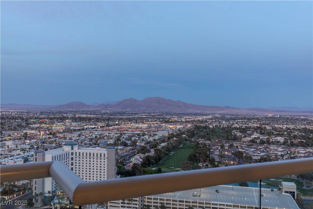 Las Vegas, NV 89109,2777 Paradise RD #2302