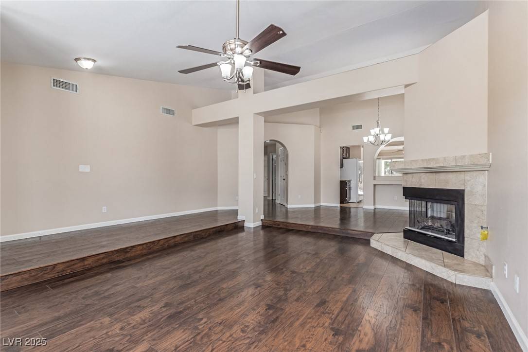 Las Vegas, NV 89117,9305 Hollycrest DR
