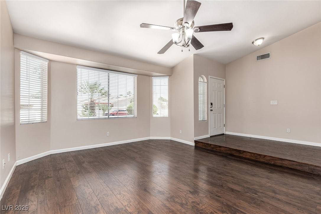 Las Vegas, NV 89117,9305 Hollycrest DR