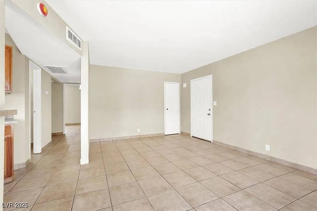 Las Vegas, NV 89115,2257 Colebrook ST