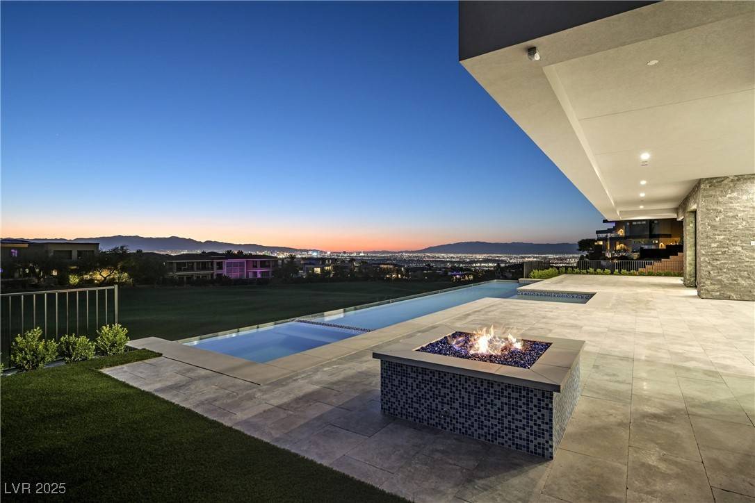 Henderson, NV 89012,641 Majestic Rim DR