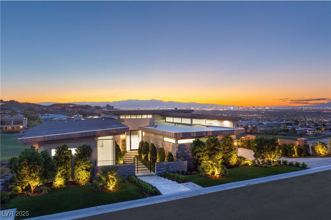 Henderson, NV 89012,641 Majestic Rim DR