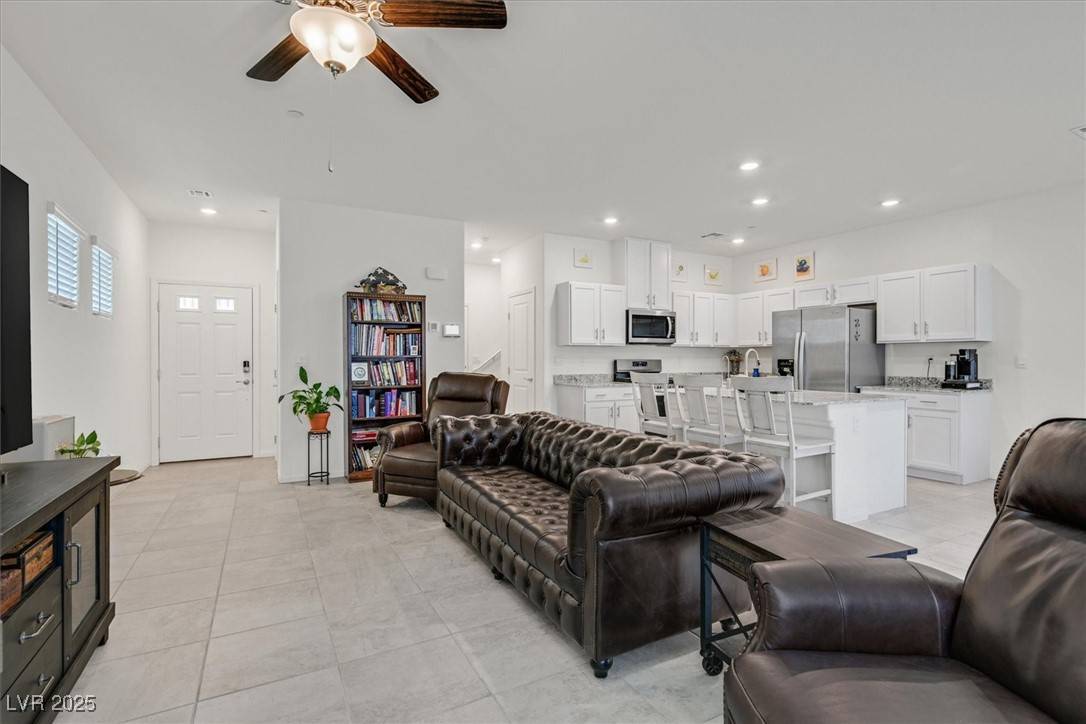 Henderson, NV 89011,392 Canary Song DR
