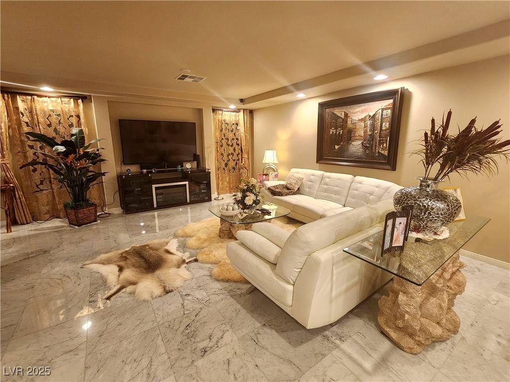 Las Vegas, NV 89139,6729 Flamenco CT