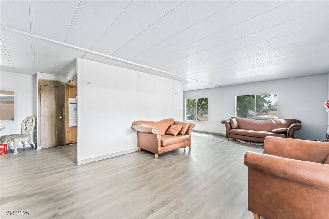 Las Vegas, NV 89110,153 Sir Thomas DR