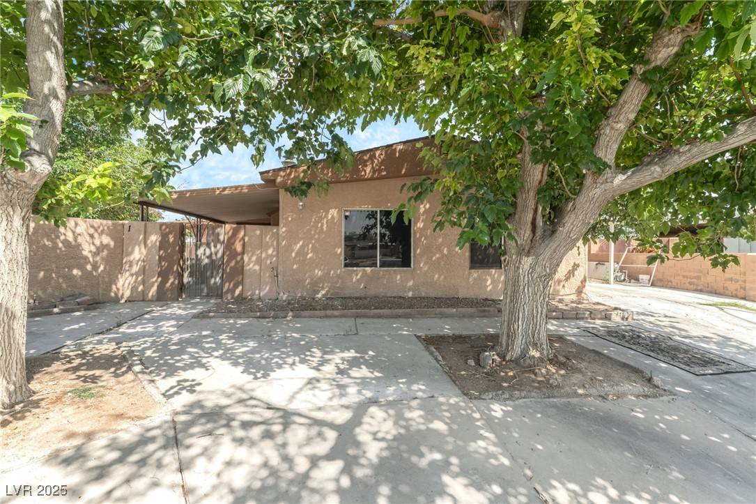 Las Vegas, NV 89110,153 Sir Thomas DR