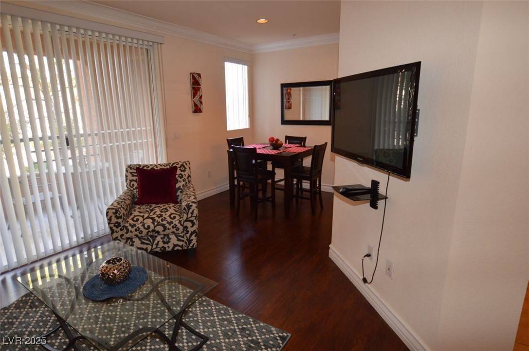 Las Vegas, NV 89169,260 E FLAMINGO RD #120