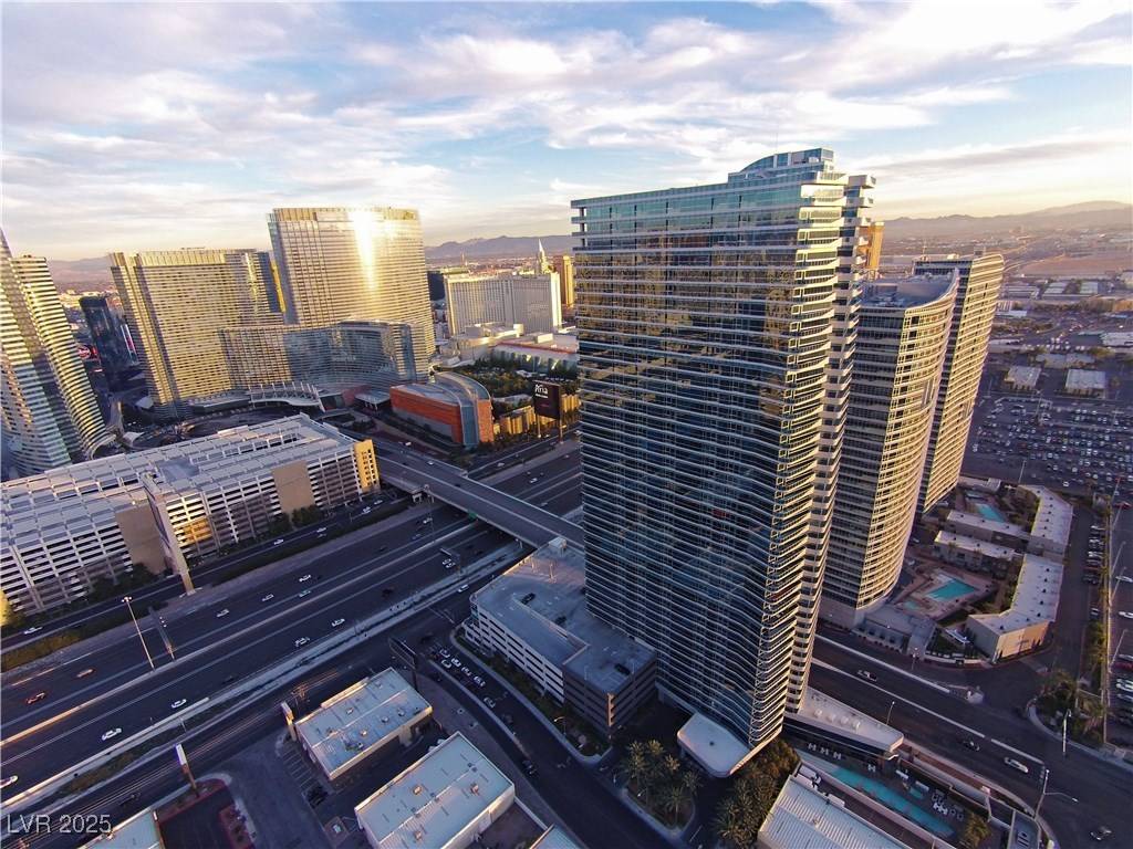 Las Vegas, NV 89103,4471 Dean Martin DR #3905