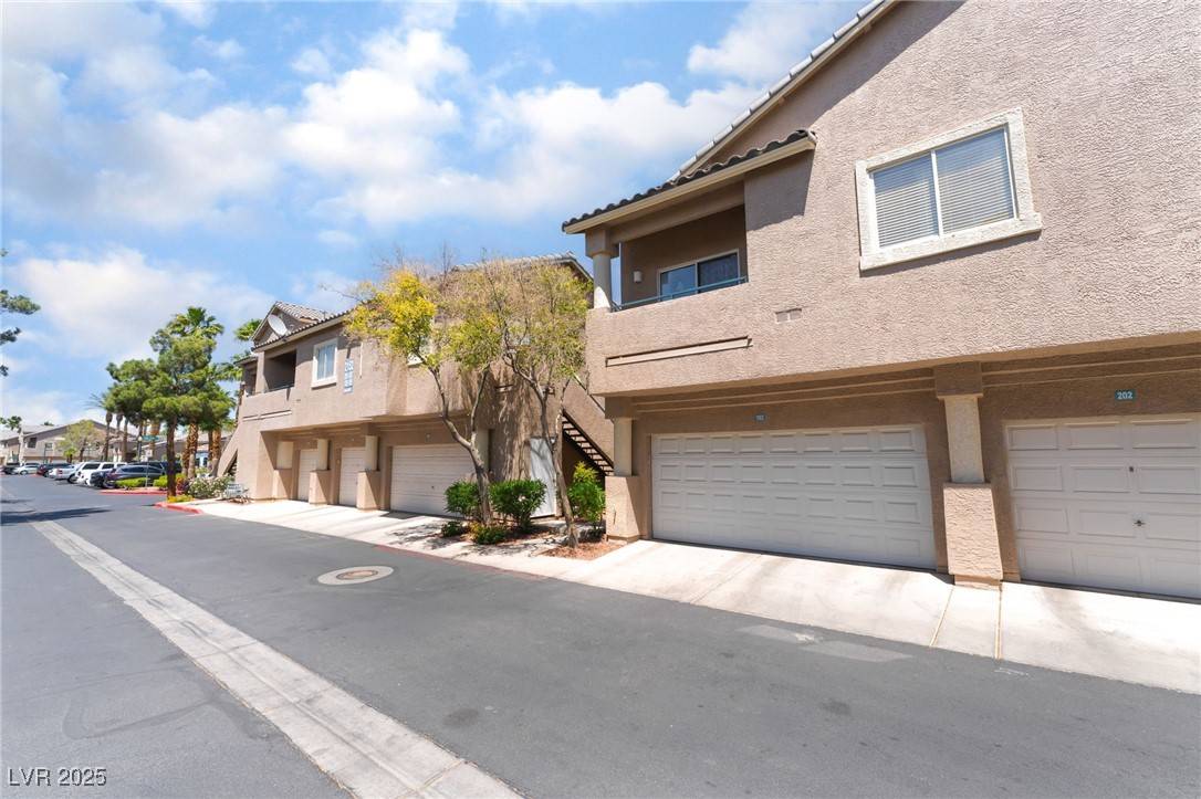 Las Vegas, NV 89117,2152 Jasper Bluff ST #103