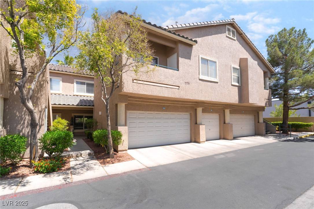 Las Vegas, NV 89117,2152 Jasper Bluff ST #103