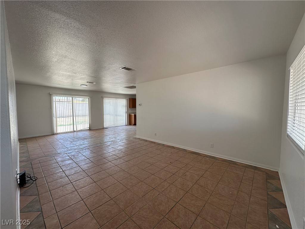 Las Vegas, NV 89145,6905 Singing Dunes LN