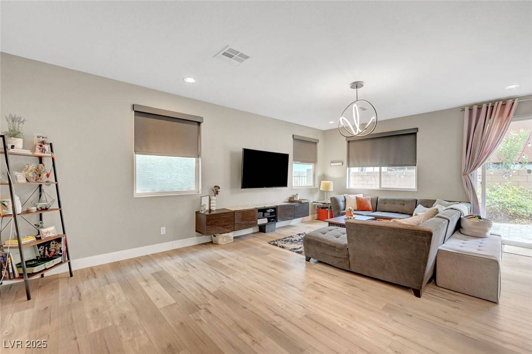 Las Vegas, NV 89139,7720 Tiger Palm CT