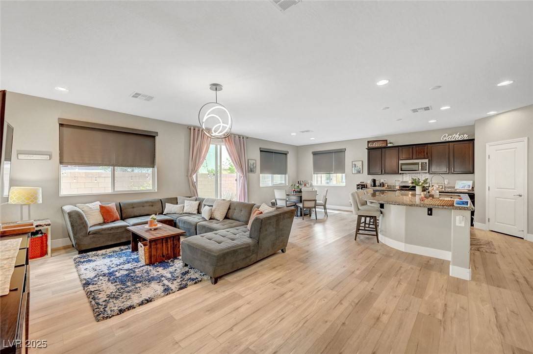 Las Vegas, NV 89139,7720 Tiger Palm CT
